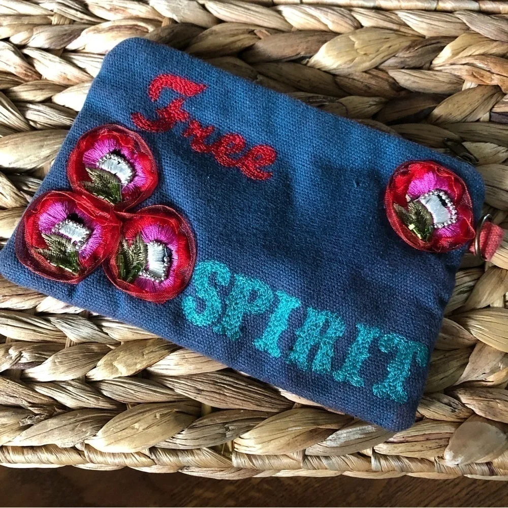 Brave Girl Free Spirts coin purse, cosmetic back.